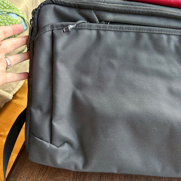 Thule Subterra laptop messenger bag black 16” - Picture 2 of 12